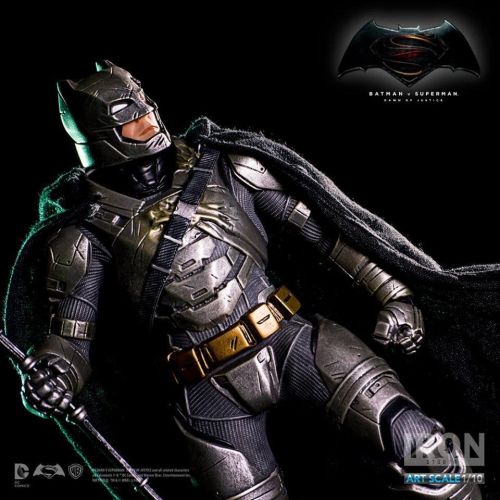  Batman Battle Damaged Armor Batman vs Superman Iron Studios 110 Scale Statue