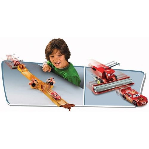 마텔 Mattel Disney  Pixar CARS Movie Exclusive Playset Tractor Tippin Track Set Includes Plastic Frank Lightning McQueen
