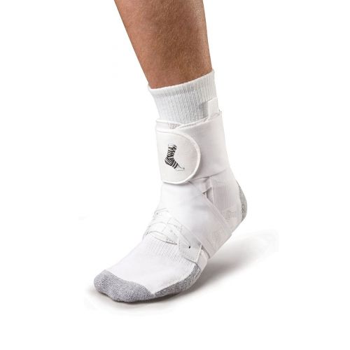  Mueller The ONE Ankle Brace Retail Pk, protects against inversion & eversion sprains - White, Medium
