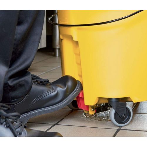  Rubbermaid Commercial Products Rubbermaid Commercial 7577-88 WaveBrake 35-Quart BucketWringer Combo, Yellow