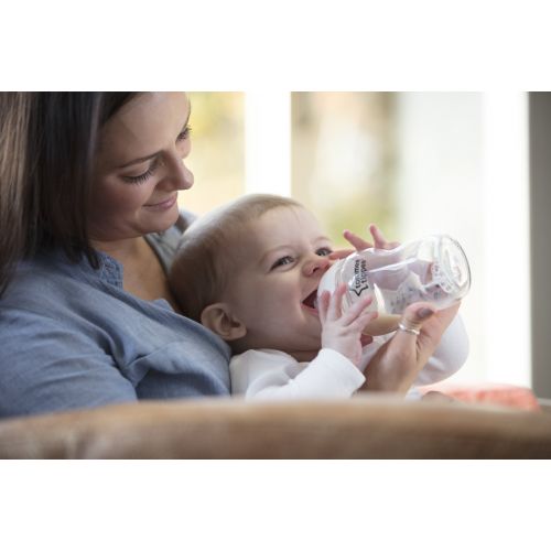 토미티피 Tommee Tippee Closer to Nature Newborn Baby Essentials Feeding Gift Set
