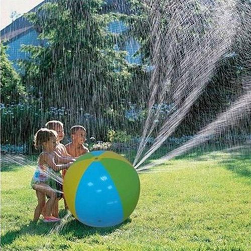  Batteraw Water Spray Ball, Outdoor Inflatable Beach Ball Outdoor Water Spray Balloon for Summer Swimming Party Pool Play Children Kids