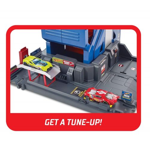  Hot Wheels FTB68 City Mega Garage Connectable Play Set with Diecast and Mini Toy Car