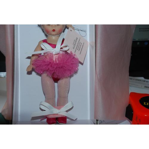 마담 알렉산더 Madame Alexander 71626 Pirouette in Pink Brunette, Medium Skin Doll