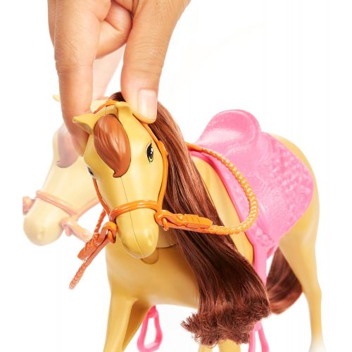 마텔 Mattel Barbie Hugs N Horses Playset, Blonde