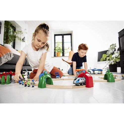  Brio World Smart Tech 33873 - Large Smart Engine Set with Action Tunnels, Includes 17 Pieces, Smart Engine and Tunnels, Wooden Tracks for Wooden Train, Railway
