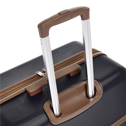  AmazonBasics Vienna Luggage Expandable Suitcase Spinner