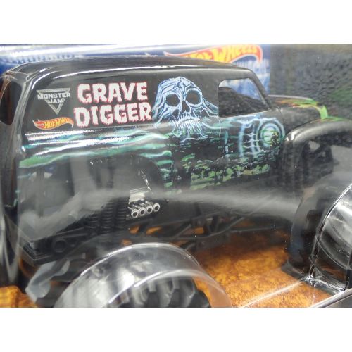  Hot Wheels Monster Jam Grave Digger Flashback Vehicle