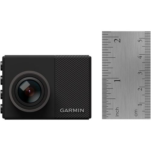가민 Garmin Dash Cam 55, 1440p 2.0 LCD Screen, Extremely Small GPS-Enabled Dash Camera with Voice Control, Loop Recording, G-Sensor and Driver Alerts, Includes Memory Card