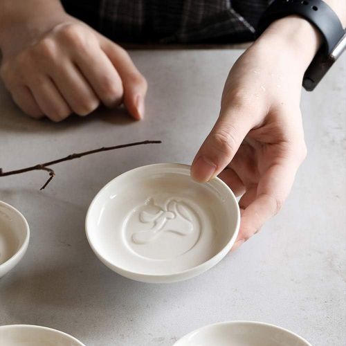  [아마존베스트]BigNoseDeer Ceramics Sauce Dish Cat Relief Seasoning Dish Mini Side Sushi Soy Dipping Bowl soy sauce dishes dinnerware Meow Porcelain Small Saucer (Set of 4)