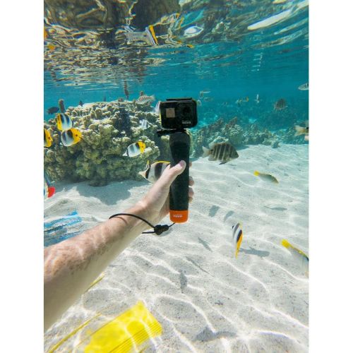 고프로 GoPro HERO7 Hero 7 Waterproof Digital Action Camera with 64GB microSD Card Advanced Bundle (Black)