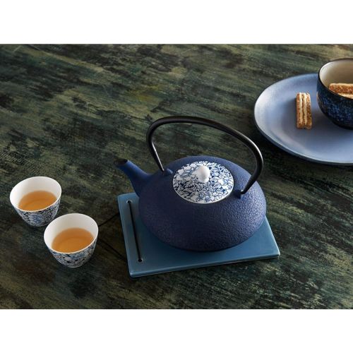  Bredemeijer Teekanne asiatisch Gusseisen Set blau 1,2 Liter mit Tee-Filter-Sieb und gusseisernen Stoevchen inkl. Teebecher Porzellan