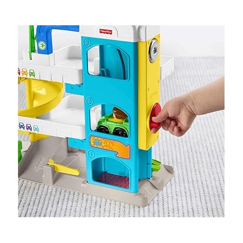 피셔프라이스 Fisher-Price Little People Toddler Toy Helpful Neighbor's Garage Playset with Spiral Ramp and 2 Wheelies Cars for Ages 18+ Months Multicolor