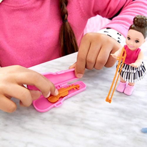 바비 Barbie Music Teacher Doll, Blonde, and Playset with Flipping Chalkboard, Brunette Student Small Doll and 4 Musical Instruments, Career-Themed Toy for 3 to 7 Year Old Kids