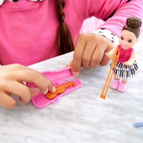 바비 Barbie Music Teacher Doll, Blonde, and Playset with Flipping Chalkboard, Brunette Student Small Doll and 4 Musical Instruments, Career-Themed Toy for 3 to 7 Year Old Kids
