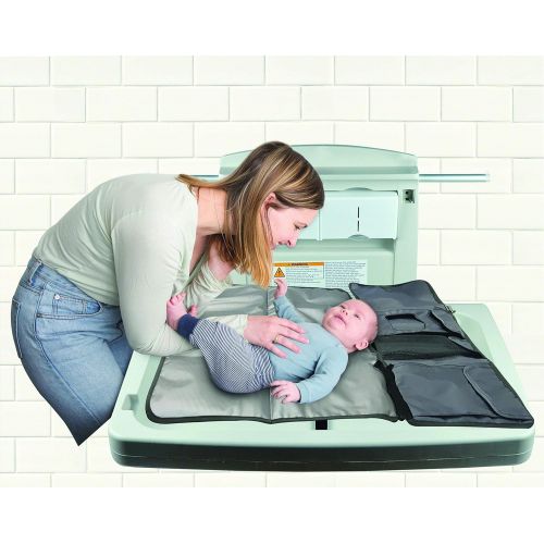 그라코 Graco On The Go Changing Pad, Deluxe Travel Changing Pad for Babies, Convertible Design with Pockets and Shoulder Strap, Portable Diaper Changing Mat for Infants, Gray