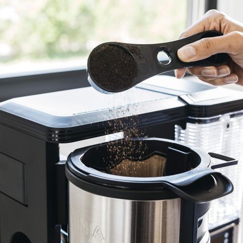 닌자 Ninja CM401 Specialty 10-Cup Coffee Maker, with 4 Brew Styles for Ground Coffee, Built-in Water Reservoir, Fold-Away Frother & Glass Carafe, Black