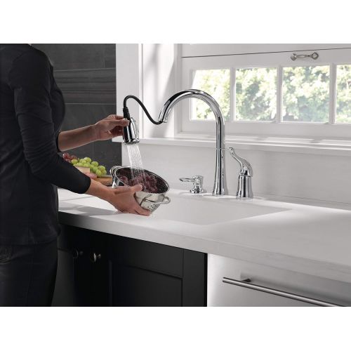  Delta Faucet Kate Single-Handle Kitchen Sink Faucet with Pull Down Sprayer, Soap Dispenser and Magnetic Docking Spray Head, Chrome 16970-SD-DST