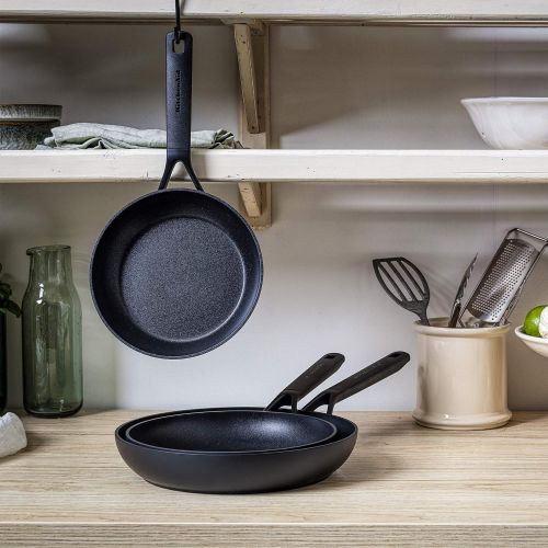 키친에이드 KitchenAid Classic Frying Pan, Non Stick Aluminium Pan with Stay-Cool Handle - Induction and Oven Safe Cookware - 24 cm